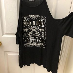 Super cute chic cold shoulder top!